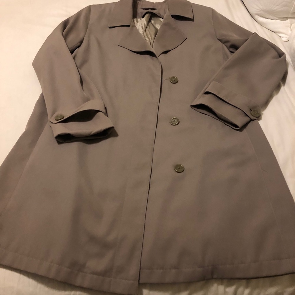 *CLEARING CLOSET SOON SALE!! Multi season Trench Coat